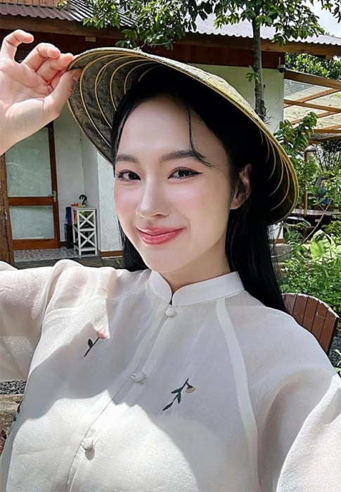 Angela-Phuong-Trinh-สดใส