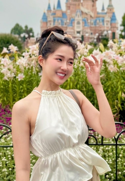 Kieu-Trinh-Xiu-ยิ้ม