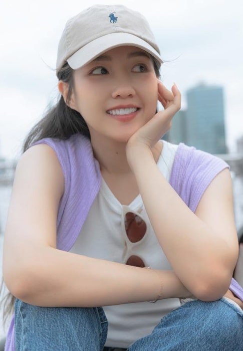 Kieu-Trinh-Xiu-ใส่หมวก